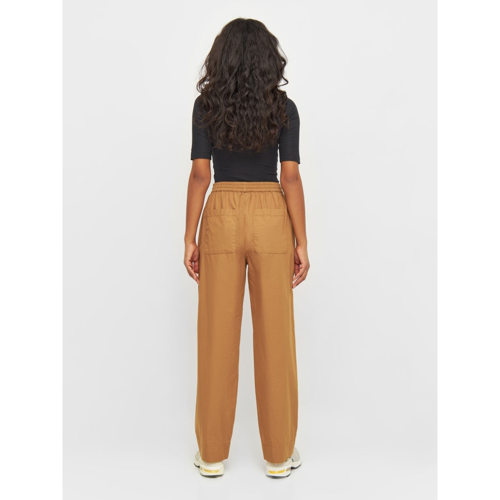 CHLOE Barrel High-Rise Poplin Elastic Waistband Pants - Brown Sugar