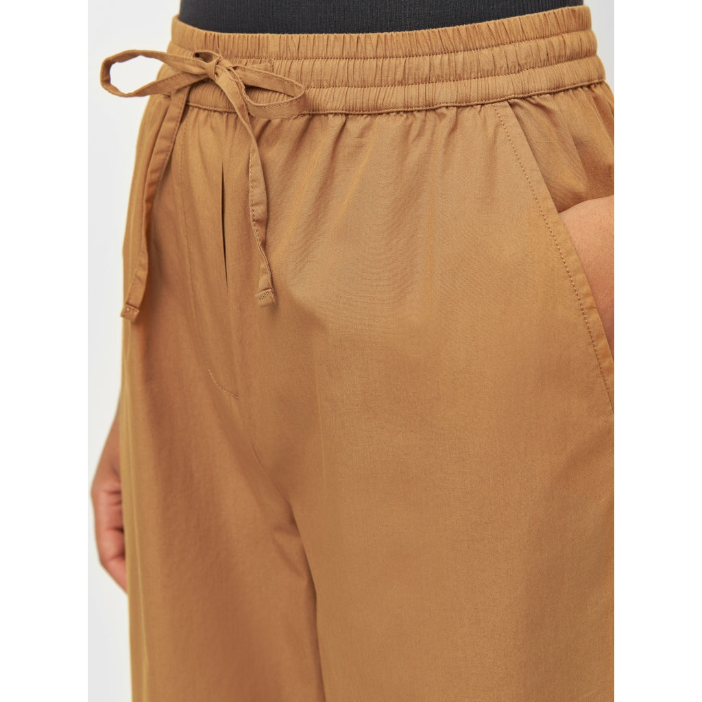 CHLOE Barrel High-Rise Poplin Elastic Waistband Pants - Brown Sugar