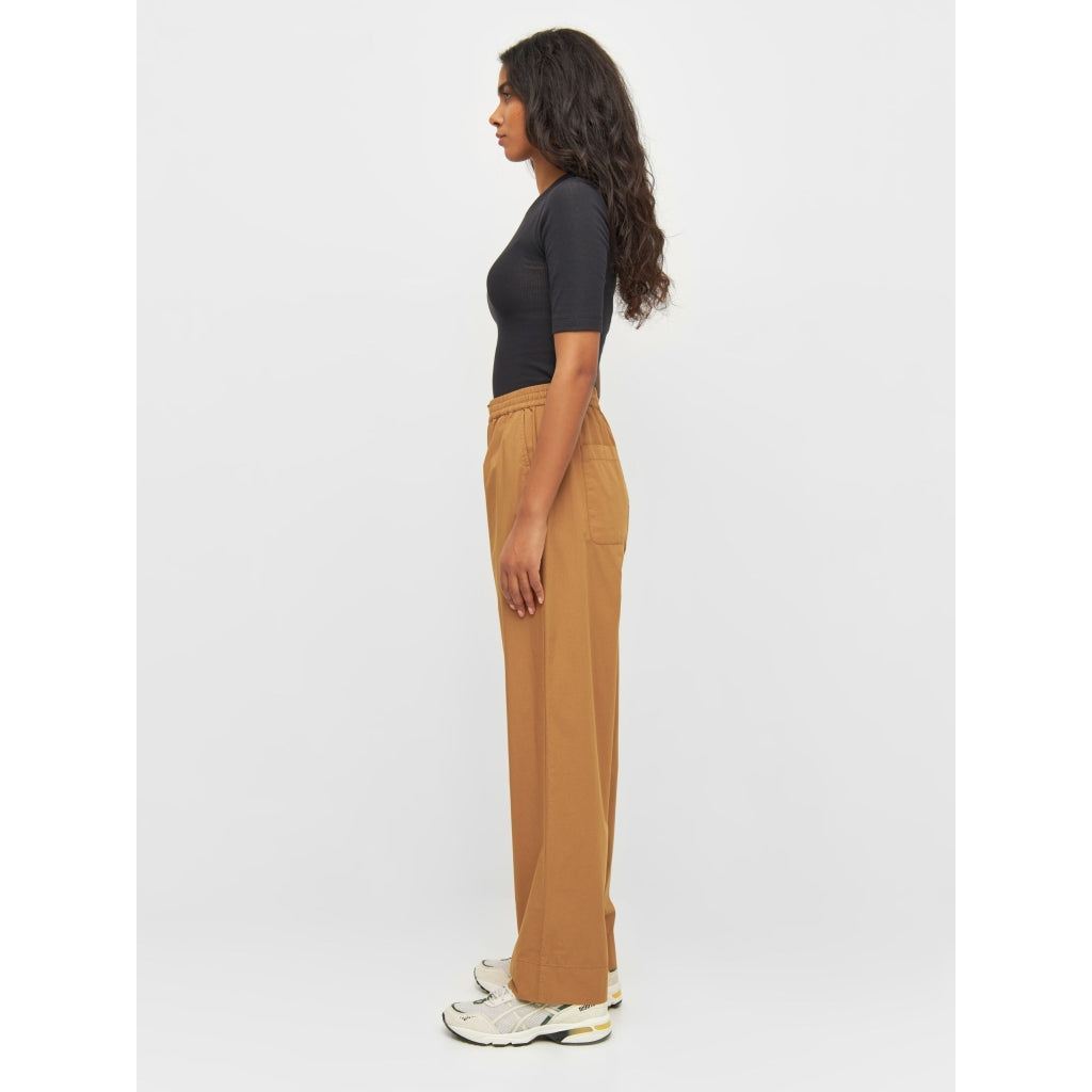 CHLOE Barrel High-Rise Poplin Elastic Waistband Pants - Brown Sugar