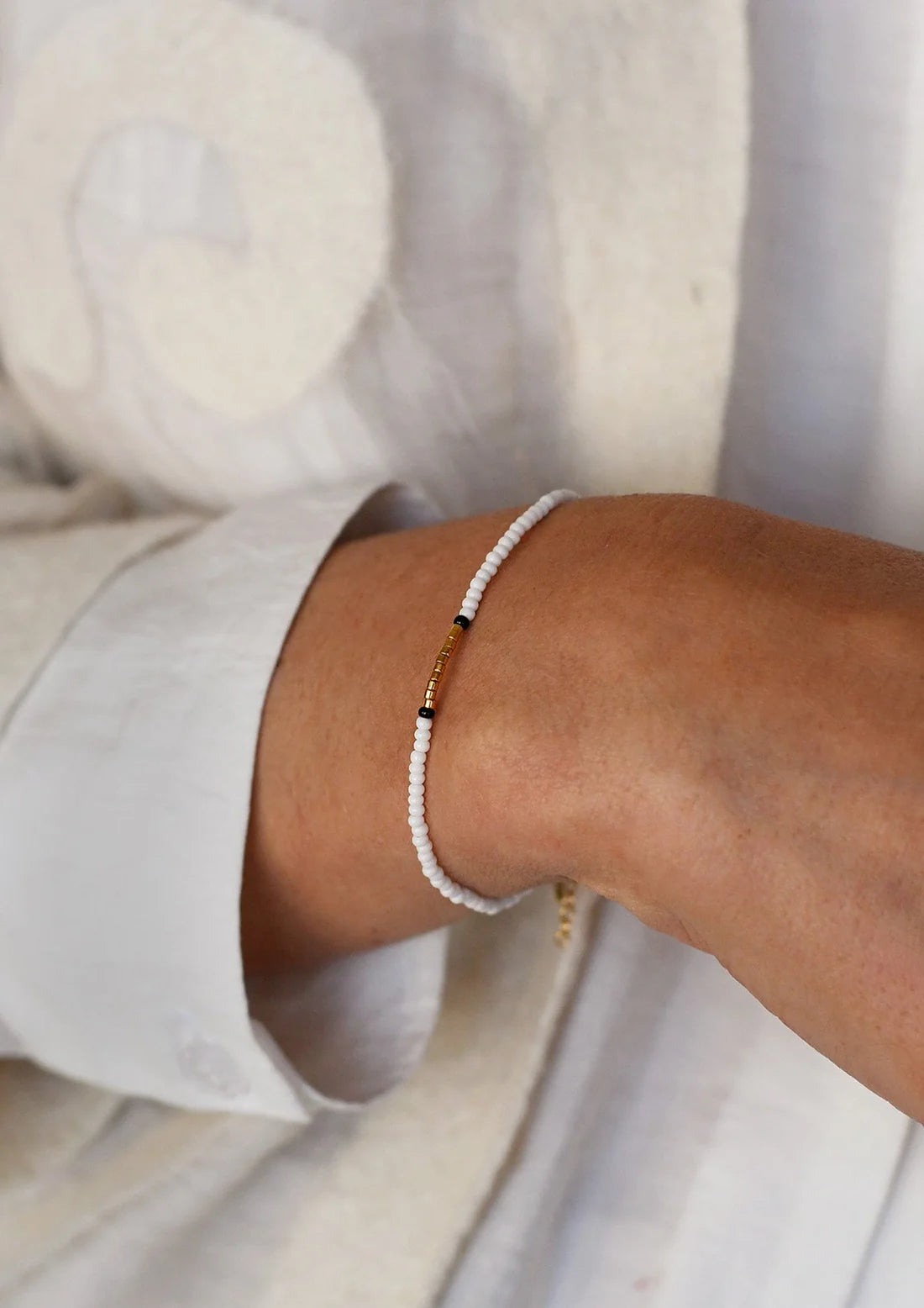 ENDITO BRACELET - WHITE, BLACK & GOLD