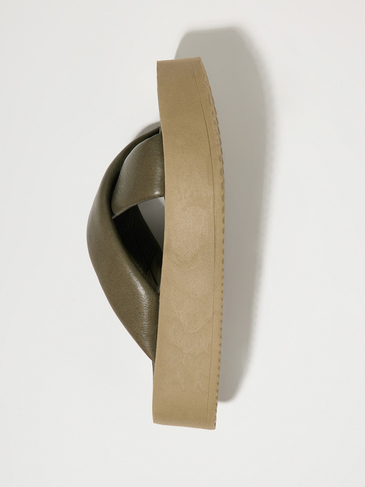 PLATEAU PANTOLETTE made of vegetable tanned leather - Tea Leaf