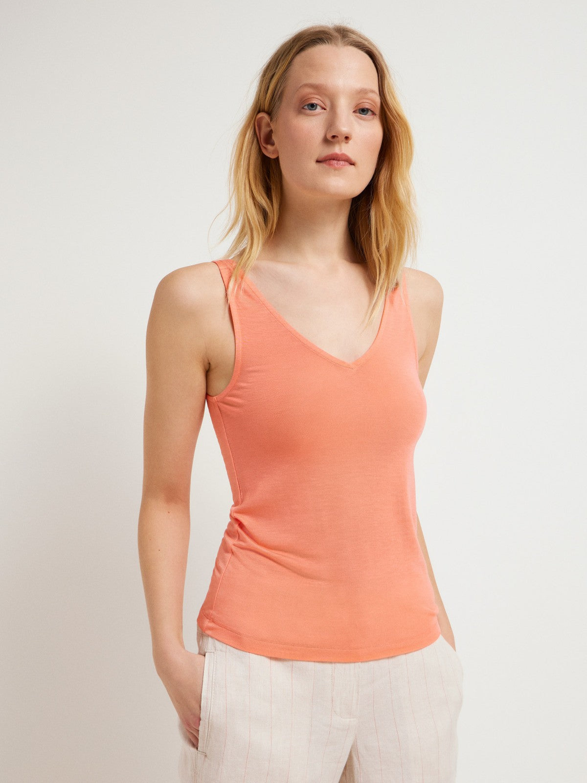 Top made from TENCEL™ with V-neck - Light Coral