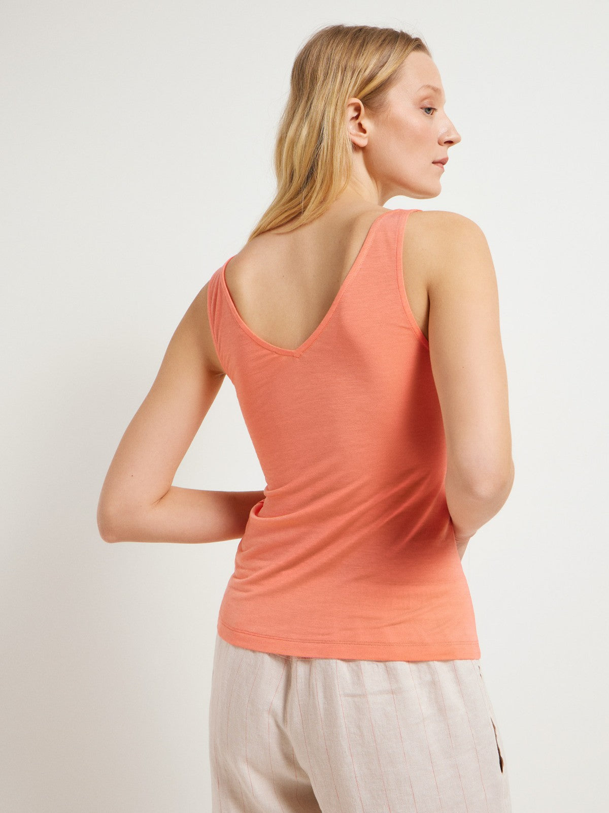 Top made from TENCEL™ with V-neck - Light Coral