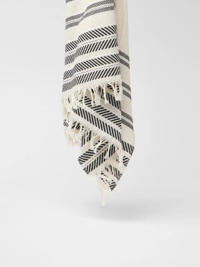 SCARF WITH IKAT PATTERN made of organic cotton - Black & White
