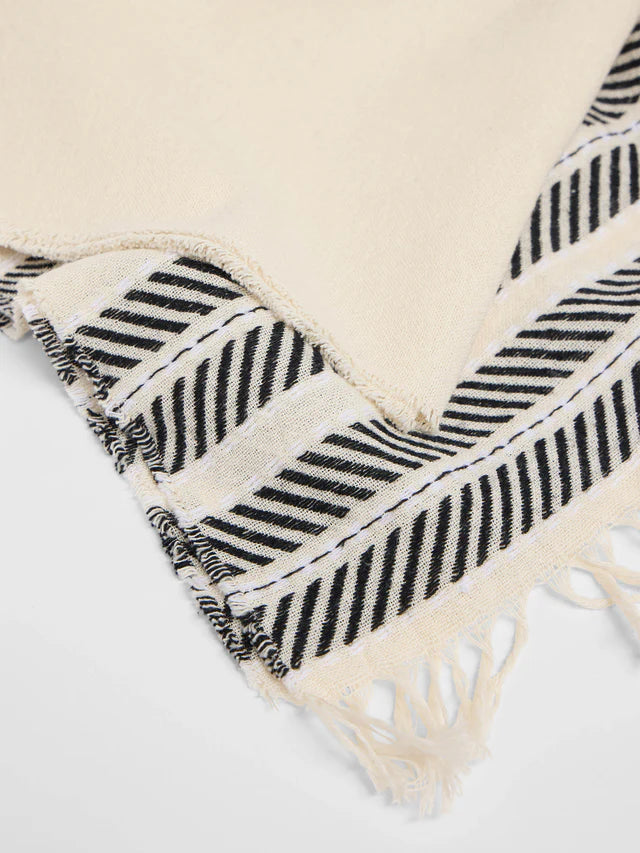 SCARF WITH IKAT PATTERN made of organic cotton - Black & White