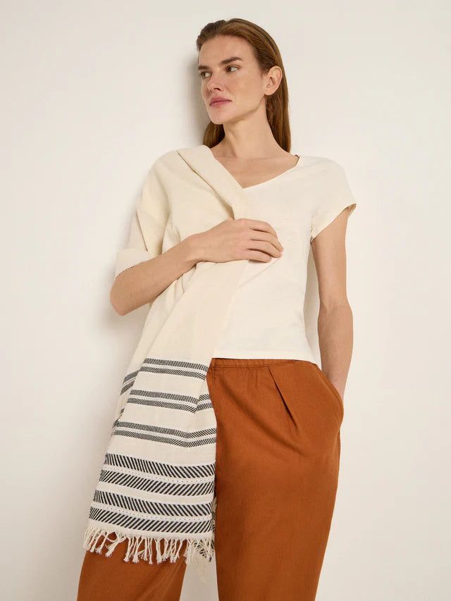 SCARF WITH IKAT PATTERN made of organic cotton - Black & White