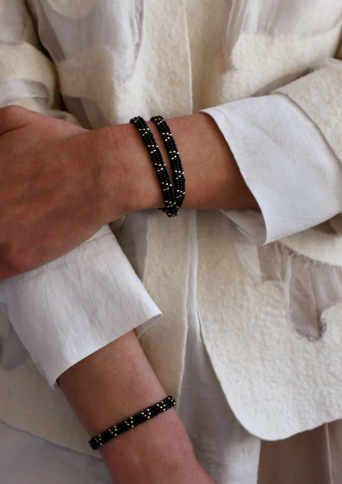 3 DOT TRIANGLE XS DOUBLE WRAP BRACELET- BLACK
