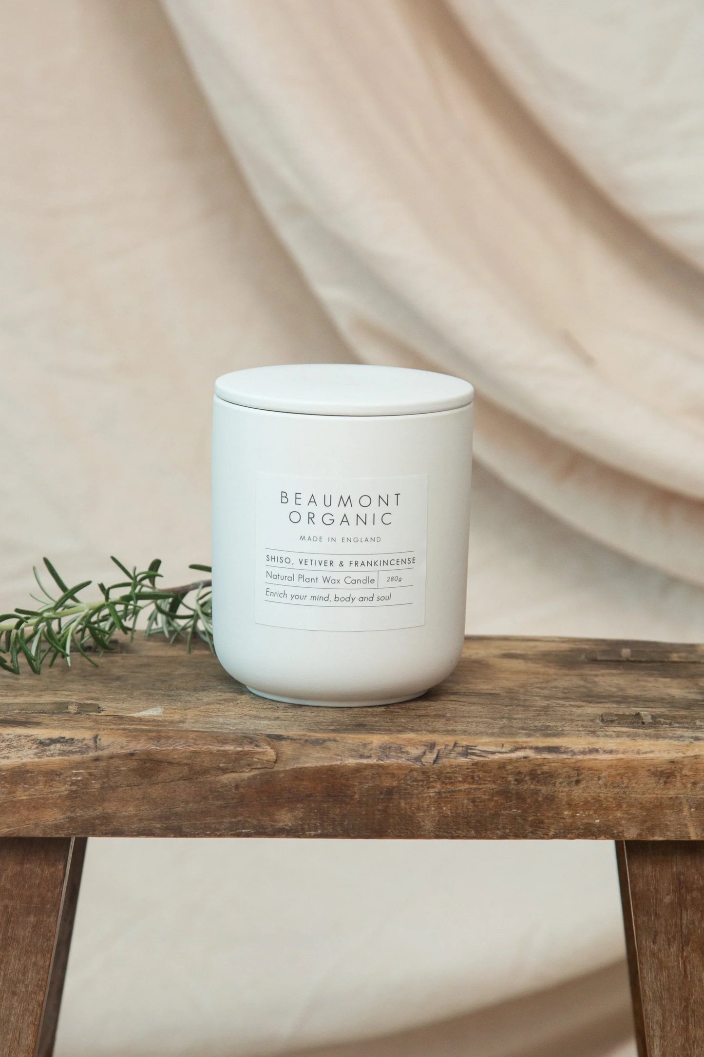 Shiso Vetiver & Frankincense Candle in White Ceramic - 280g