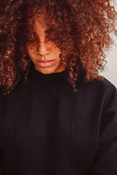 JUTELAUNE BLACK SWEATSHIRT