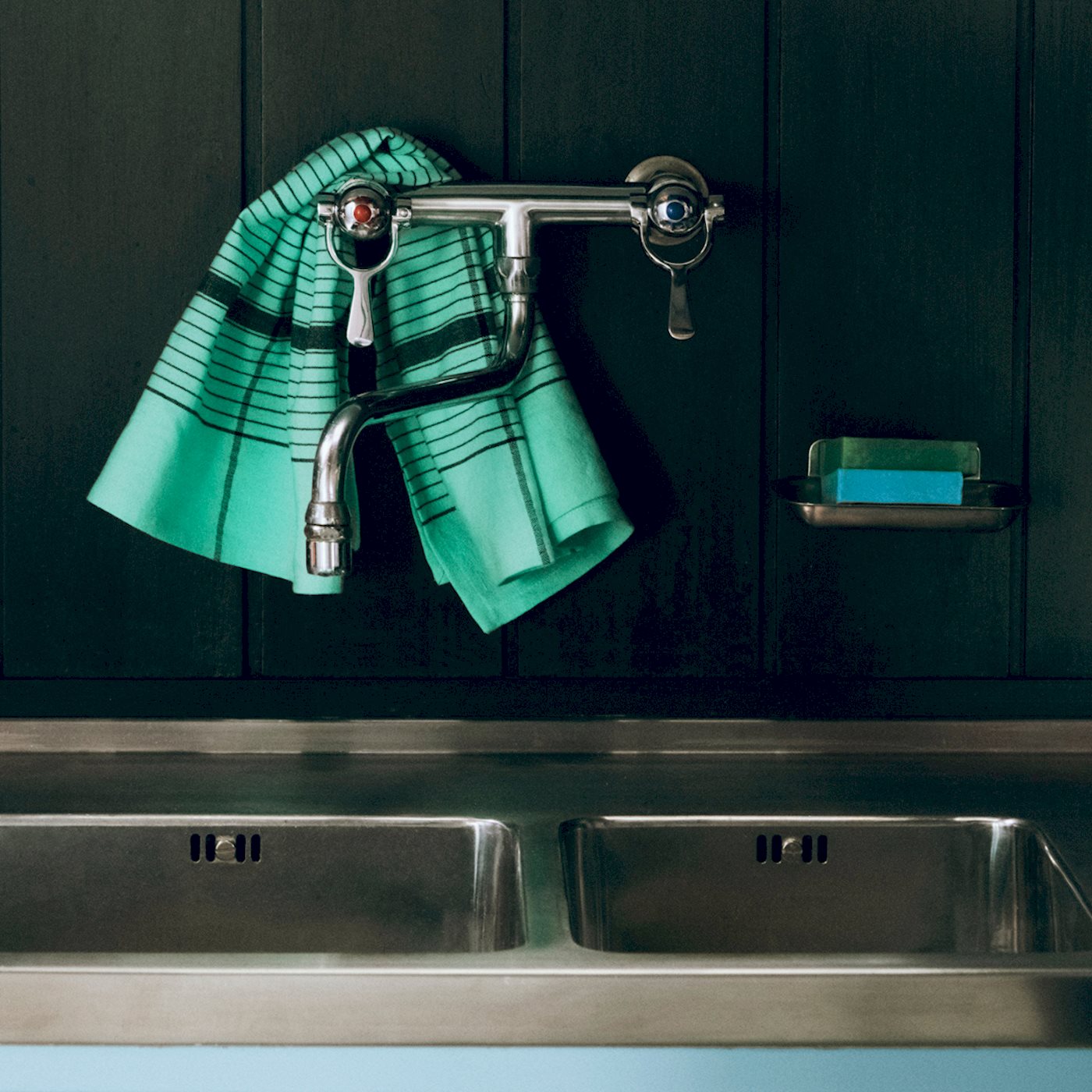 Linear Tea Towel - W52 x L80 - Green