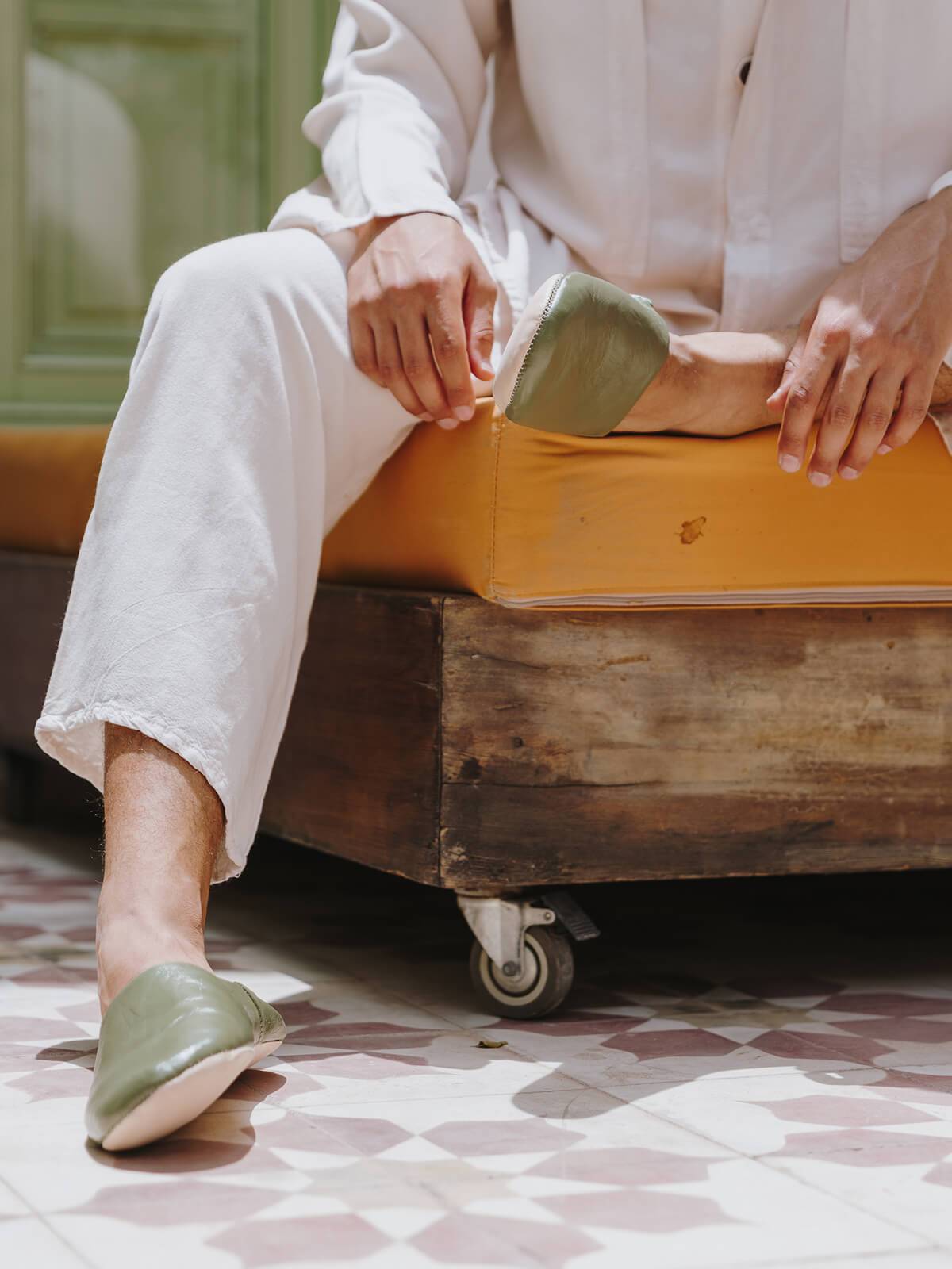 MOROCCAN MENS BABOUCHE SLIPPERS - OLIVE