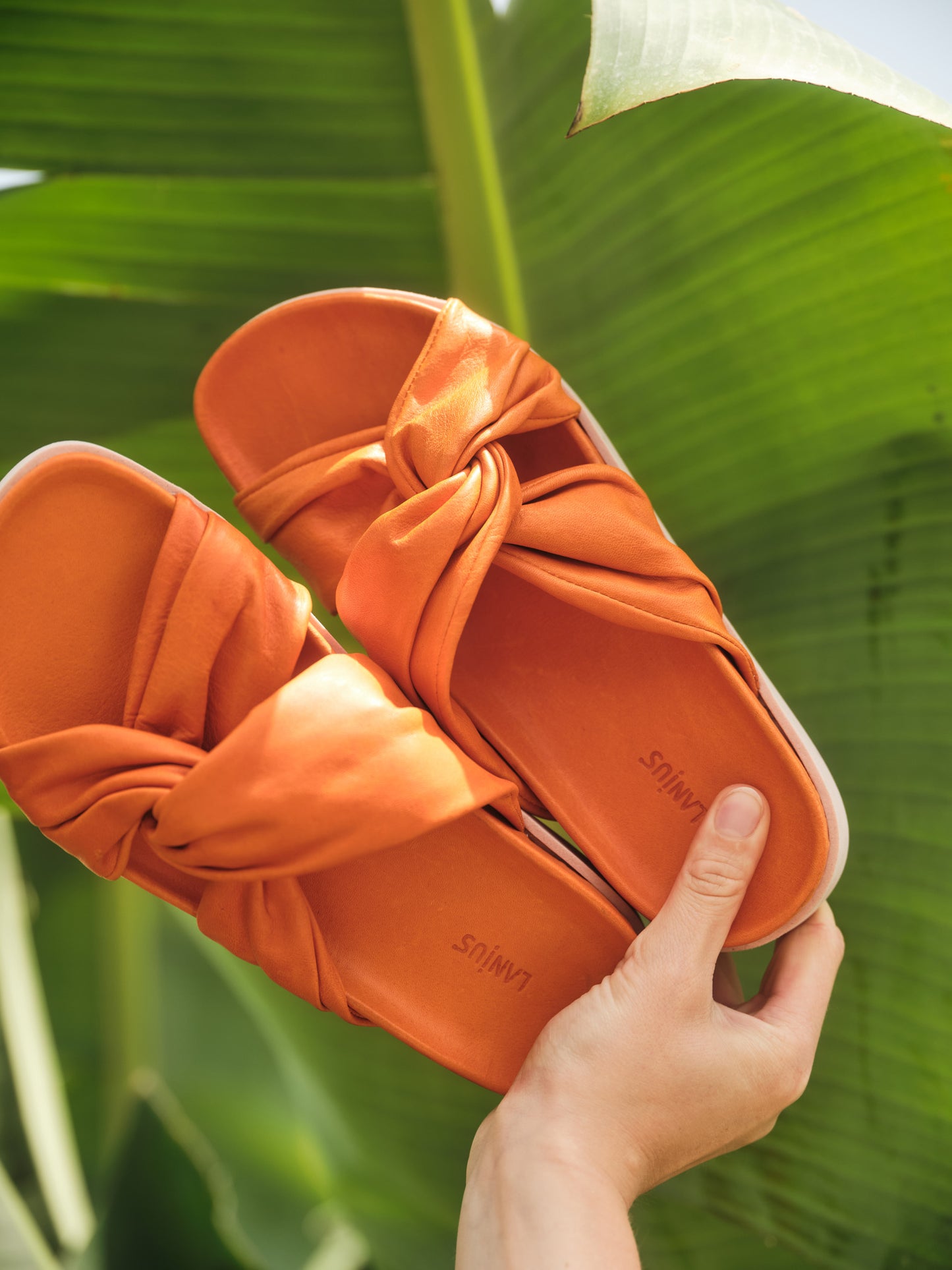 KNOT LEATHER SANDAL - mango