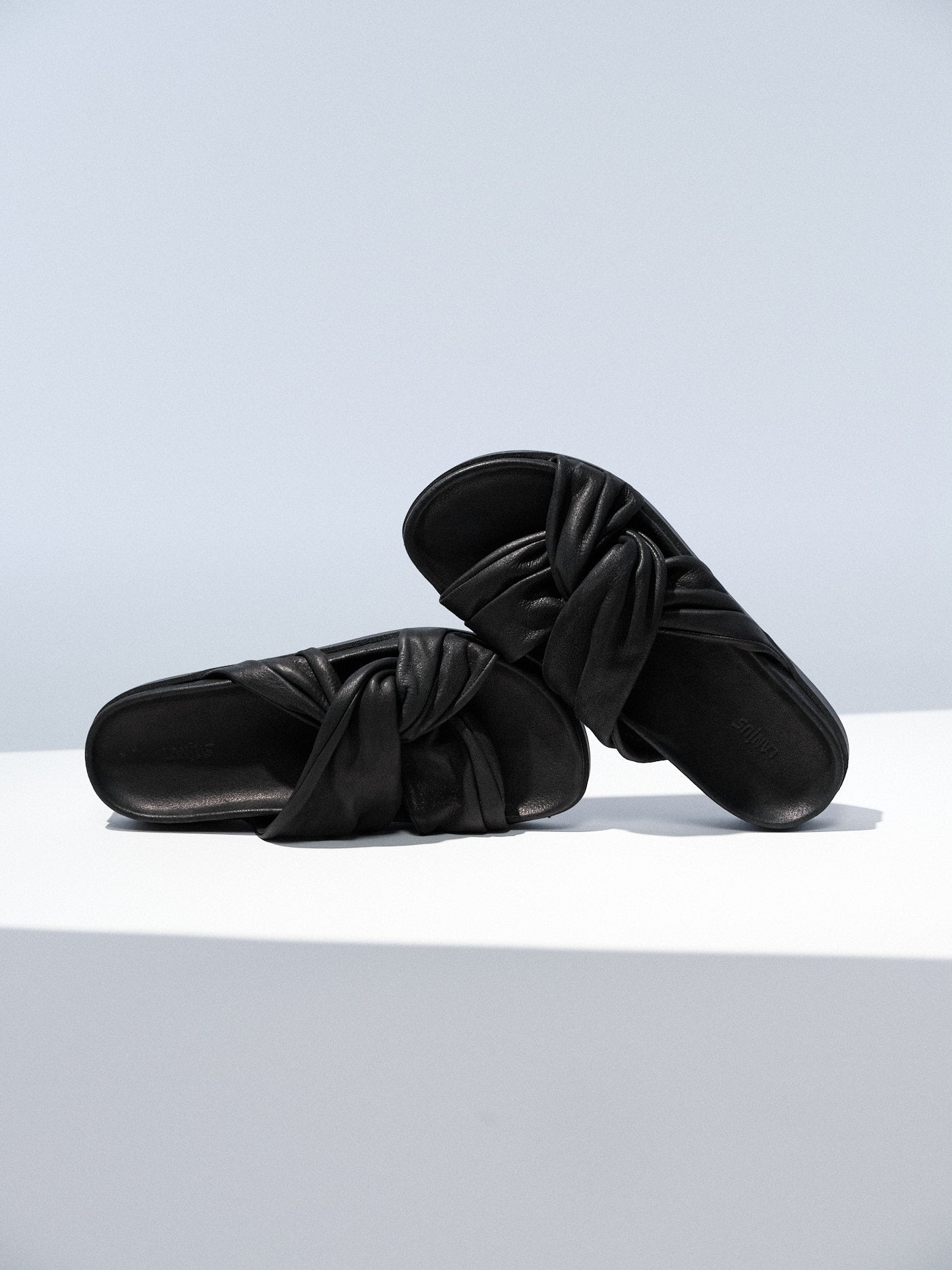 KNOT LEATHER SANDAL - black