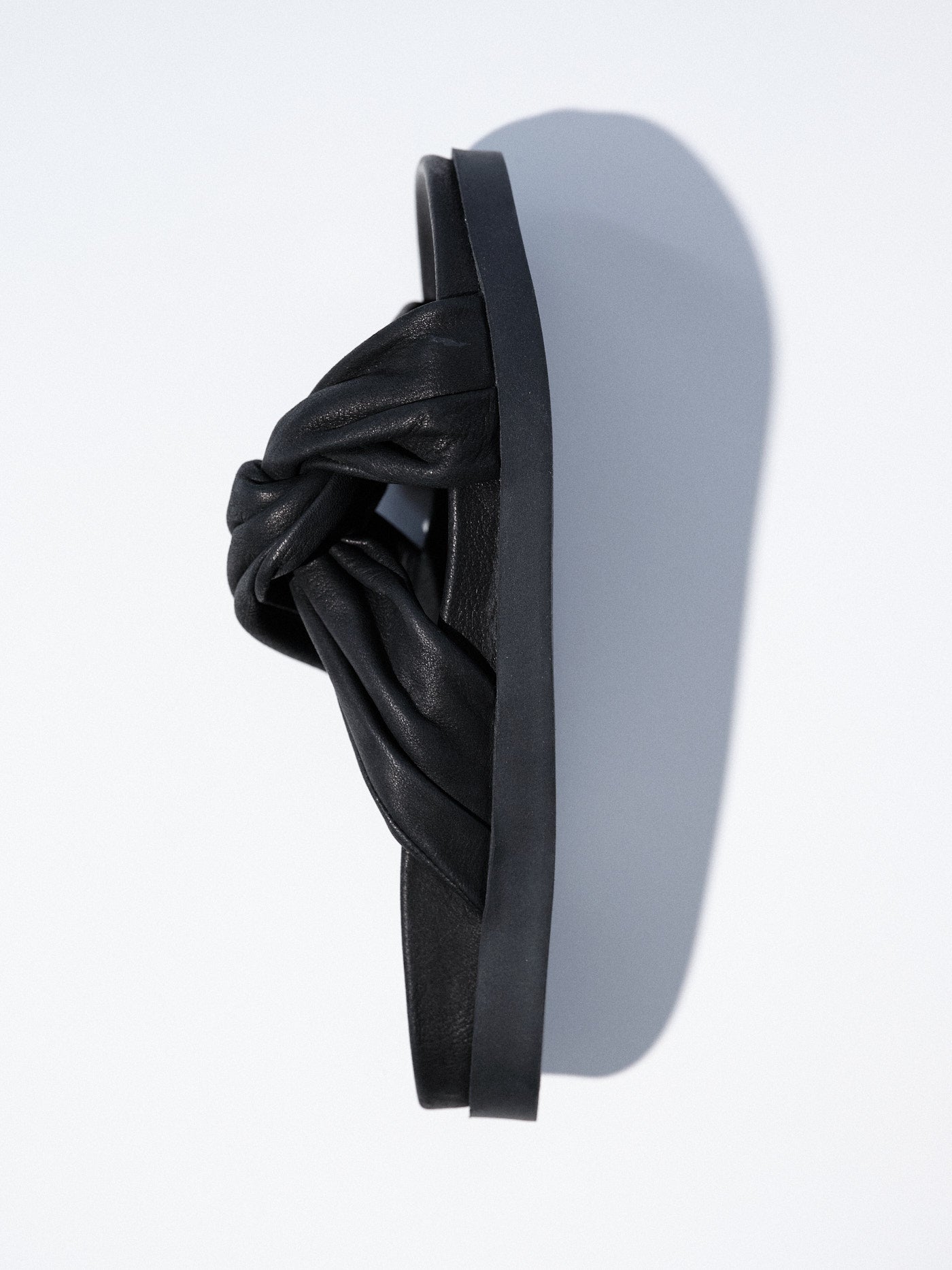 KNOT LEATHER SANDAL - black