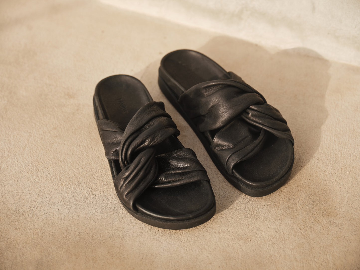 KNOT LEATHER SANDAL - black
