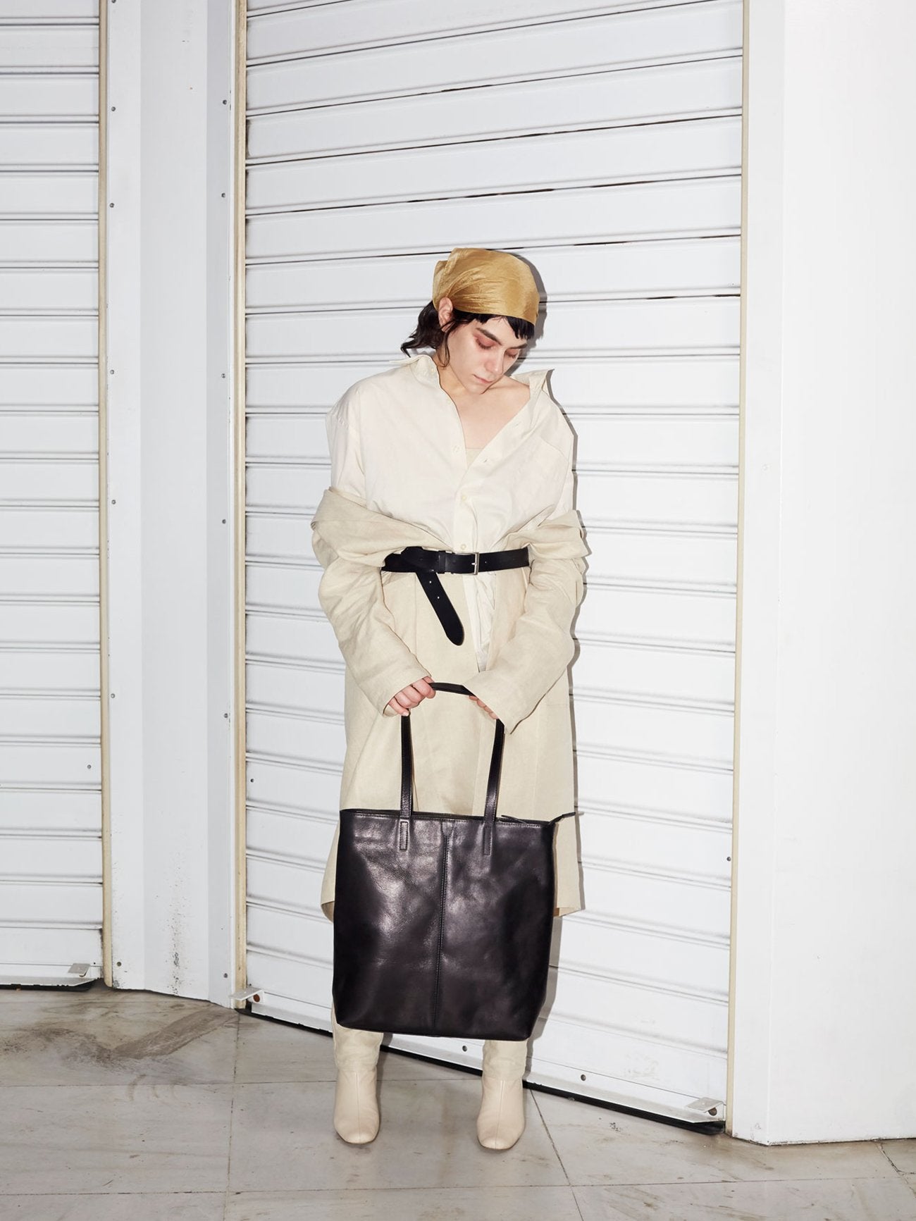 TB02 ZIP TOTE BAG - BLACK