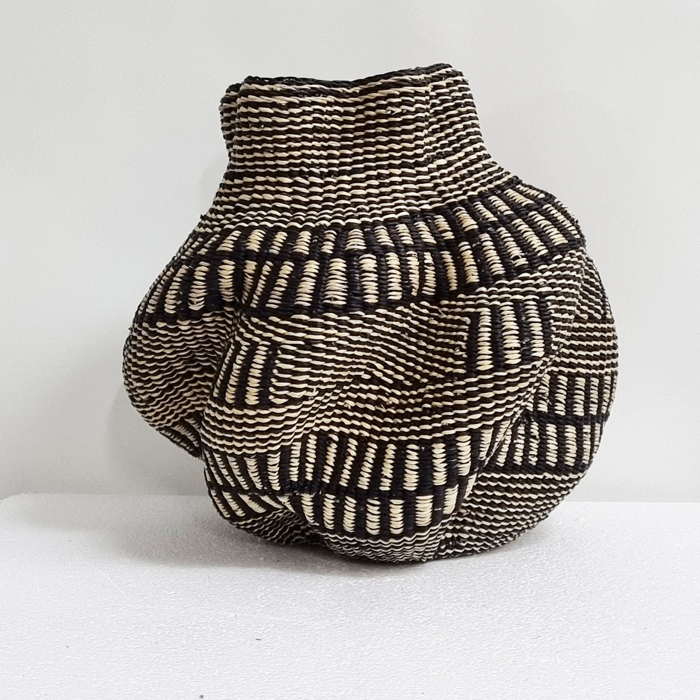 ART BASKET TINY YOOMELINGAH-YURE (Bent Pot) N°1