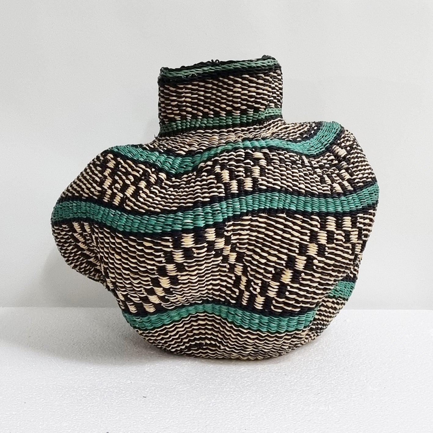 ART BASKET TINY YOOMELINGAH-YURE (Bent Pot) N°4