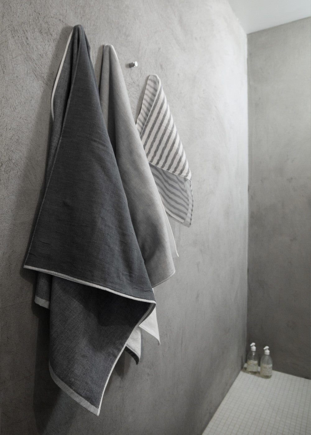 5 Trees 2 Tone Chambray Bath Towel - Gray & Dark Gray