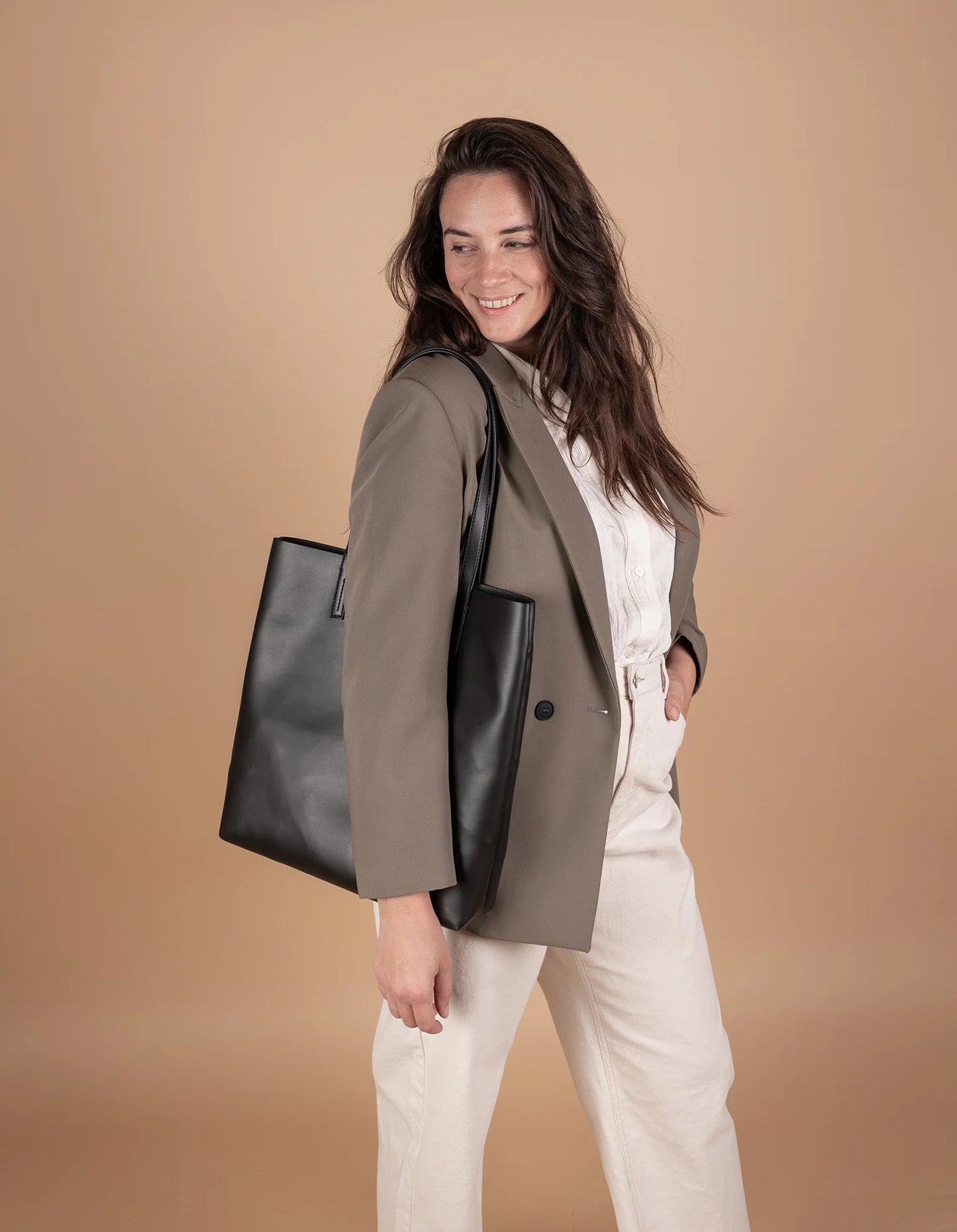 Large Georgia Vegan Uppeal™ - Black