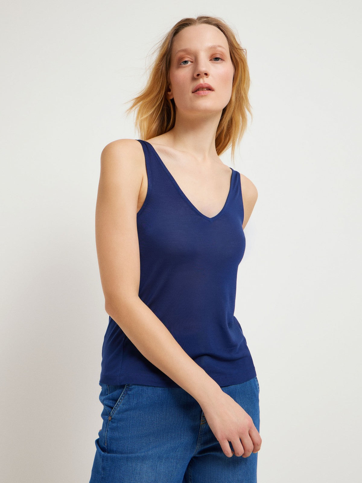 Top made from TENCEL™ with V-neck - Night Blue