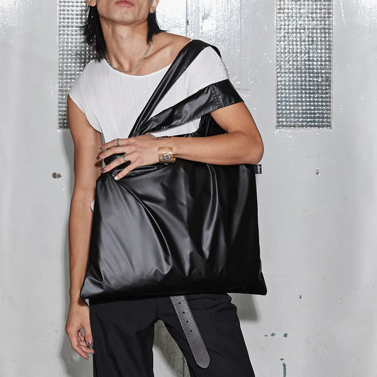 METALLIC Black - Bag with Zip Pocket