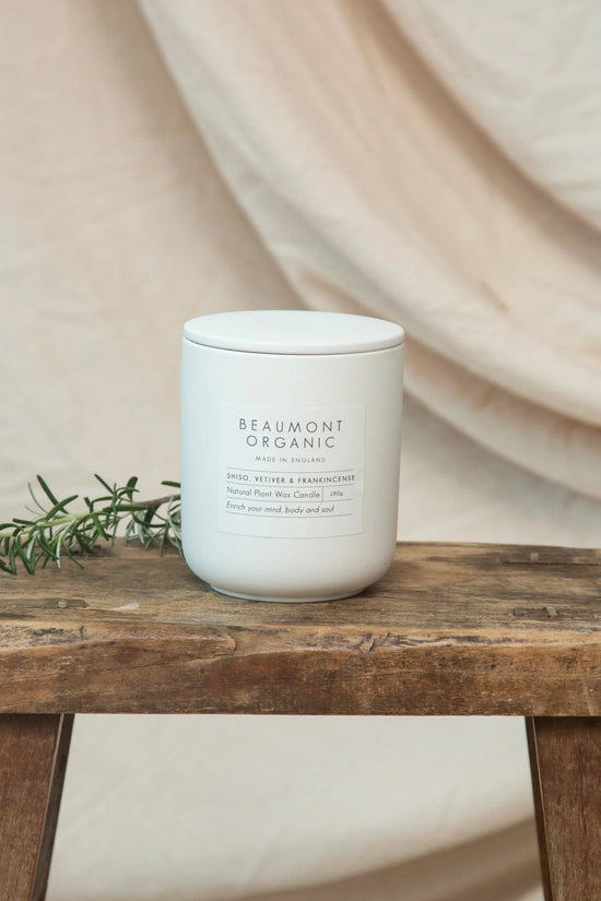 Shiso Vetiver & Frankincense Candle in White Ceramic - 280g