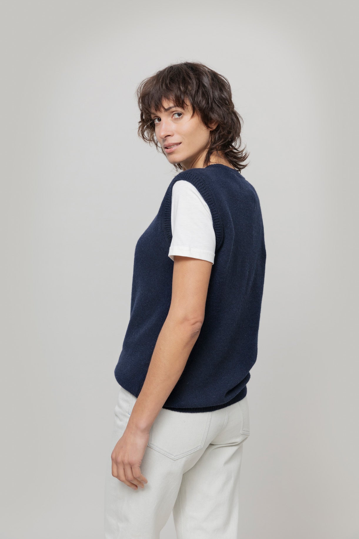 ANGELA - Recycled Cashmere Sweater Vest - Blue Mora