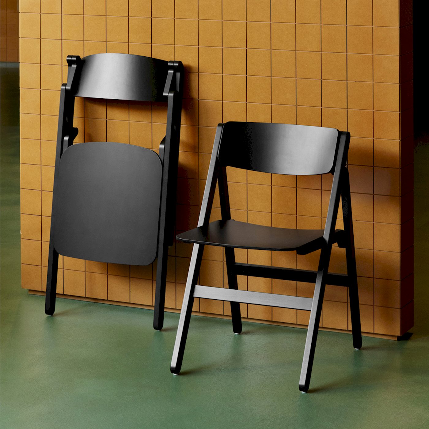 Backflip Chair - Anthracite semi-transparent lacquered beech