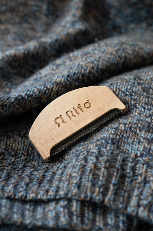 JOHNNY - Wooden Lint Remover Comb