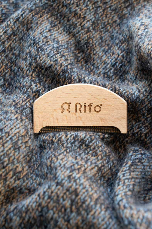 JOHNNY - Wooden Lint Remover Comb