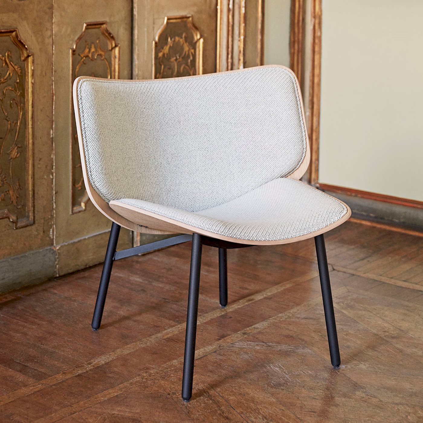 DAPPER LOUNGE CHAIR