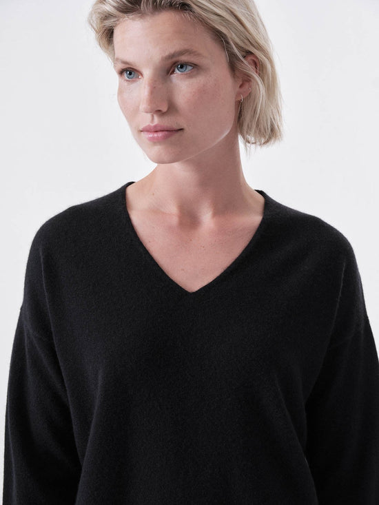 V-NECK SWEATER - Black