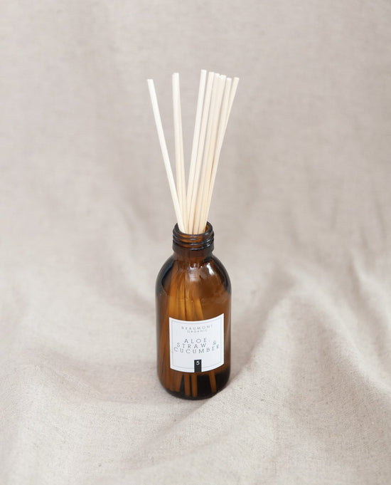 Load image into Gallery viewer, Reed Diffuser - Aloe, Straw &amp;amp; Cucumber
