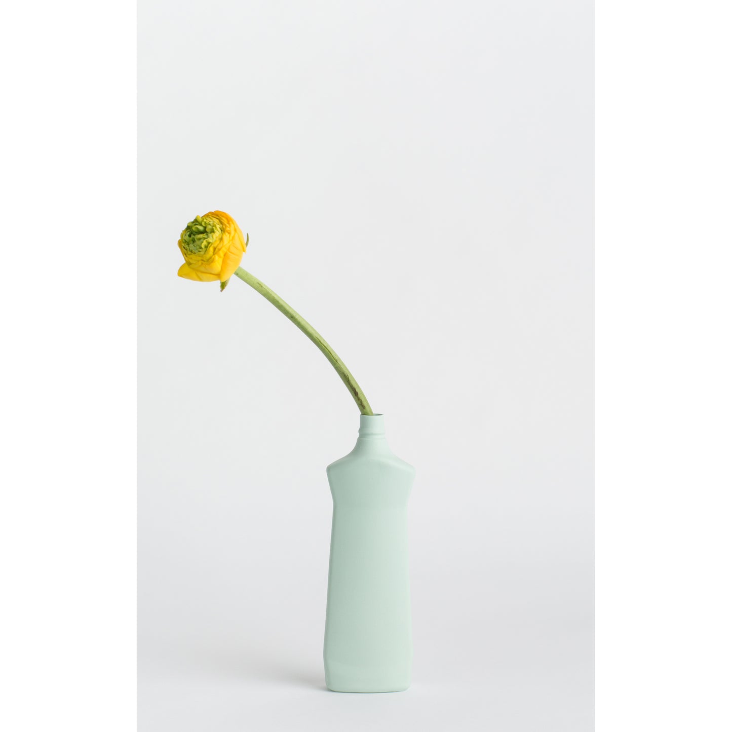 Vase en porcelaine bouteille de lessive / vaisselle par Foekje Fleur