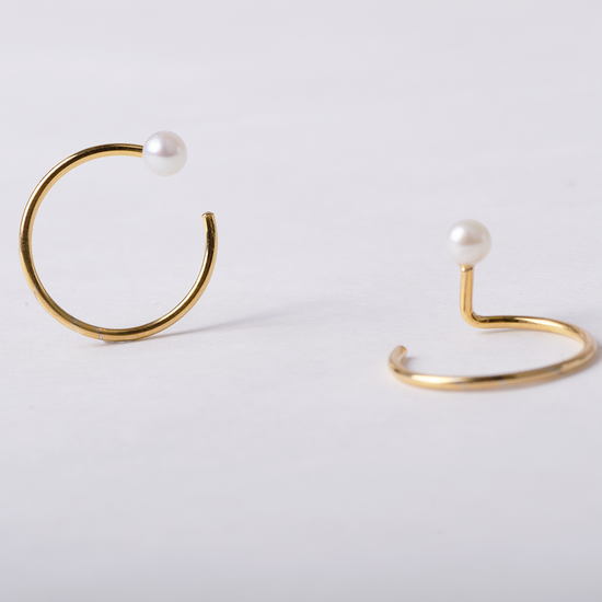 Pluto Pearl Earring - gold plated with light pearl